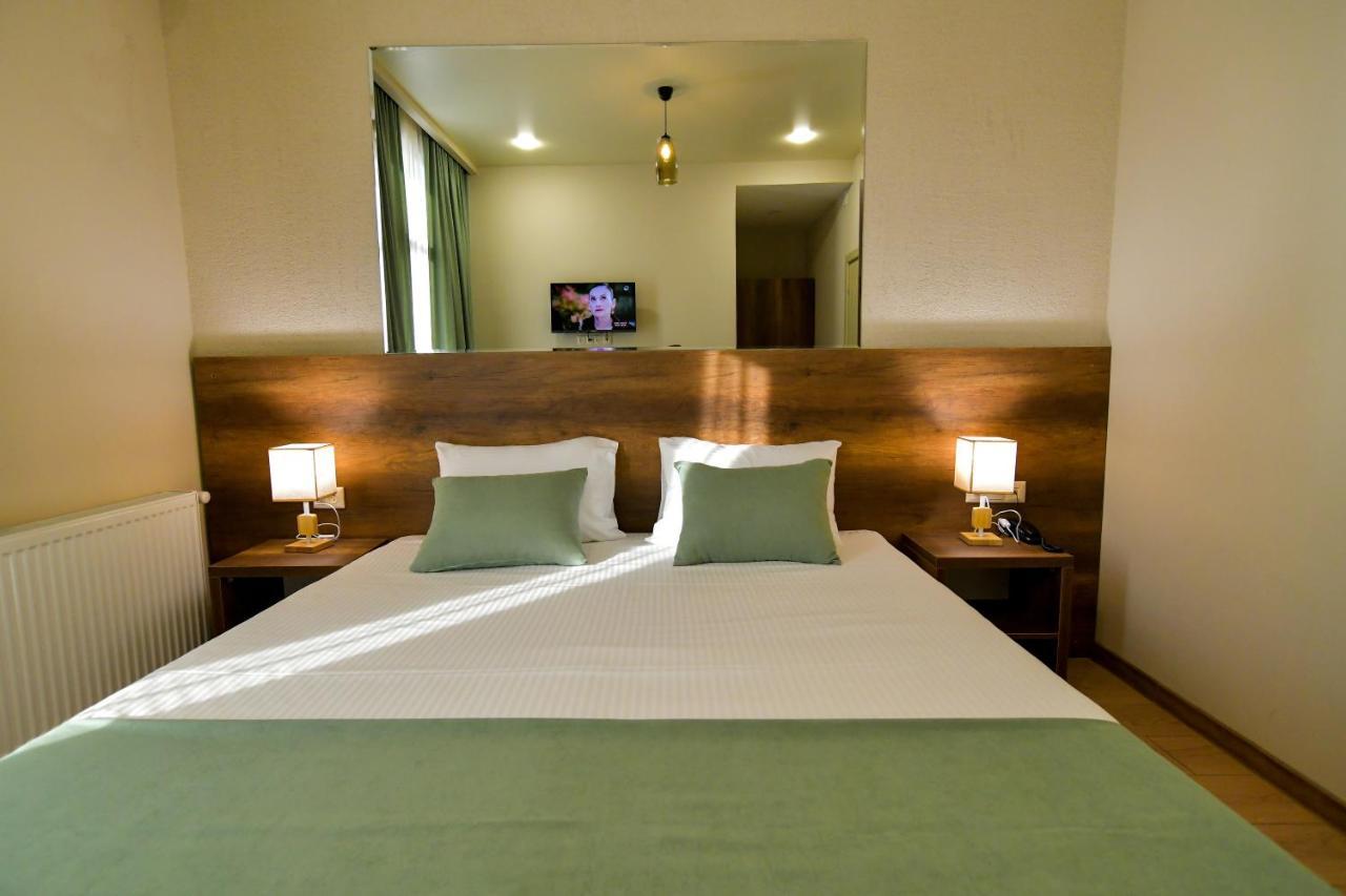 Hill Hotel Кутаиси Экстерьер фото