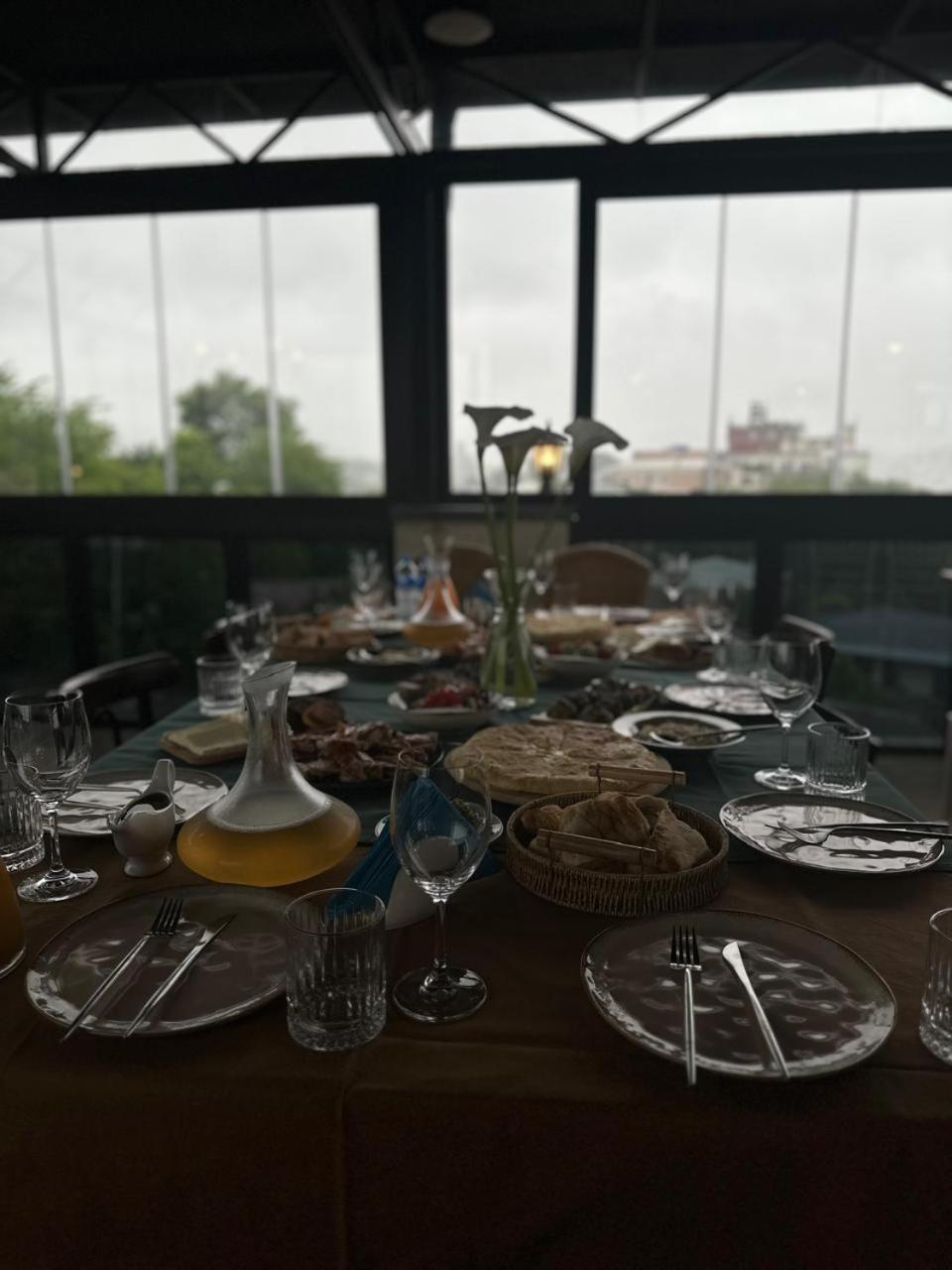 Hill Hotel Кутаиси Экстерьер фото