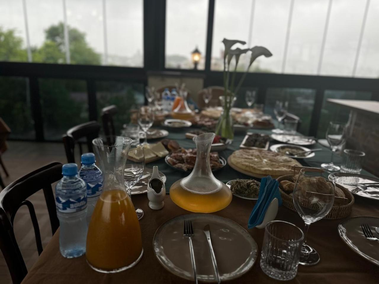 Hill Hotel Кутаиси Экстерьер фото