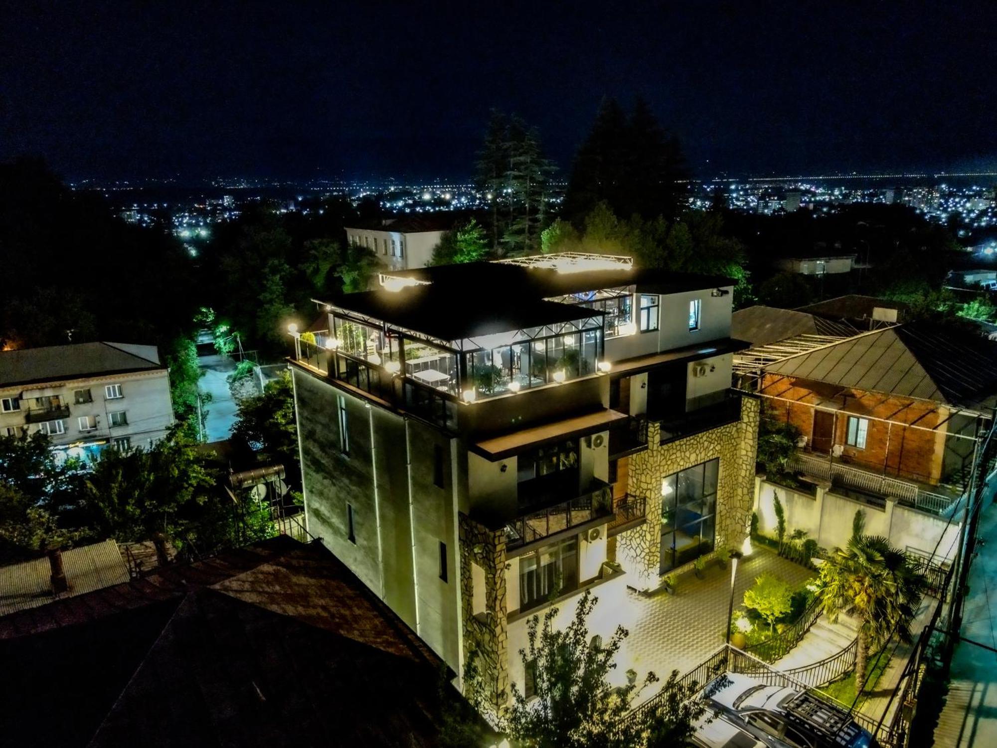 Hill Hotel Кутаиси Экстерьер фото